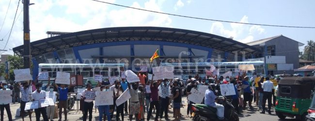 Protest erupts in Hikkaduwa against government
