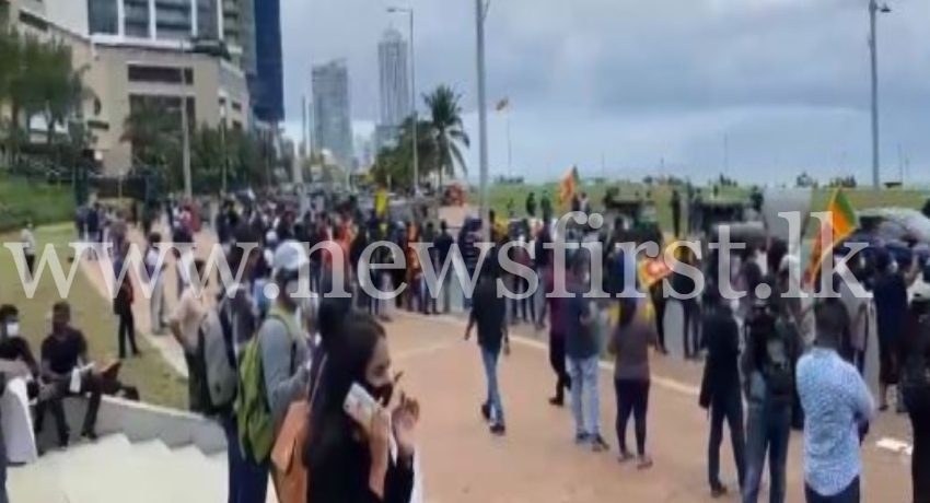 Crowds moving to Galle Face to Protest