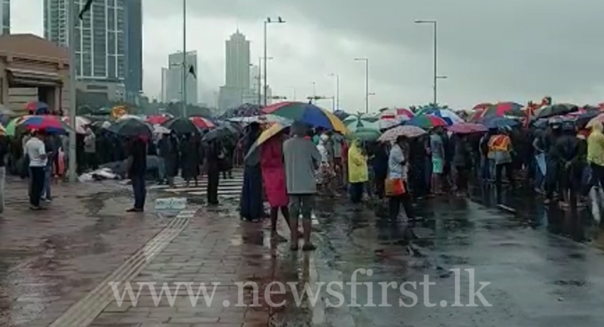Galle Face: Protests still continue despite rain