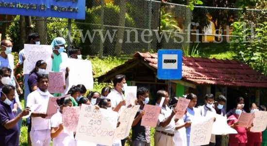 Health Workers protest en masse against government
