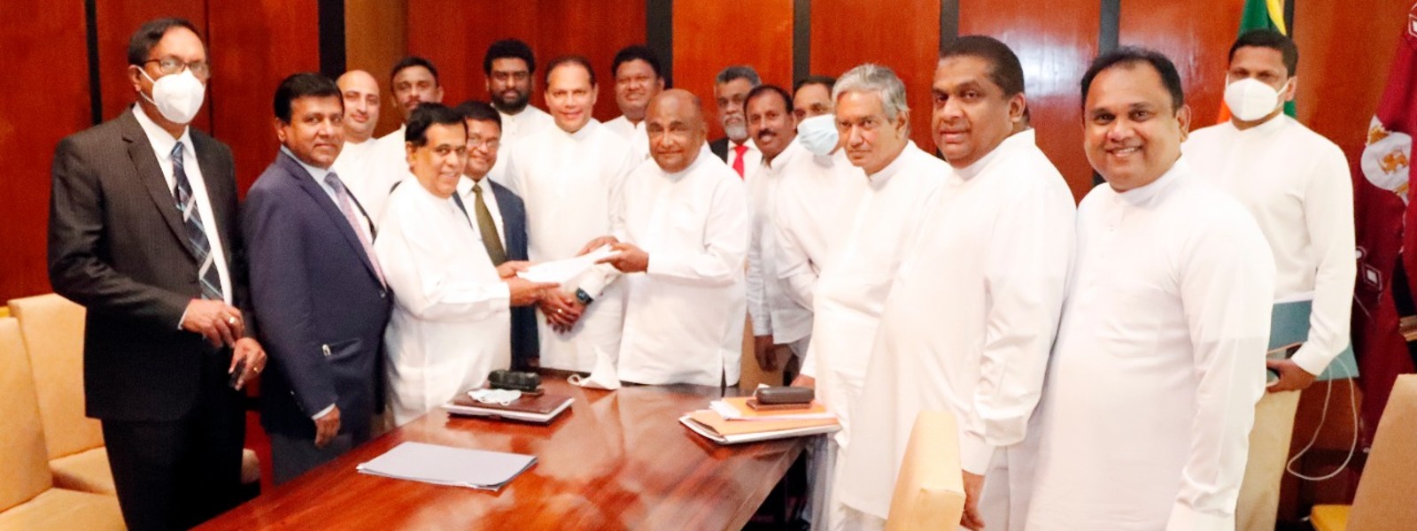 21st Amendment : SLFP, Group of 10, SLPP Independents submit their draft to speaker
