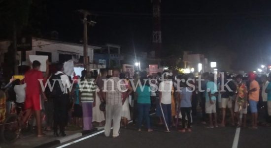 Colombo – Galle Road blocked by Panadura Protest