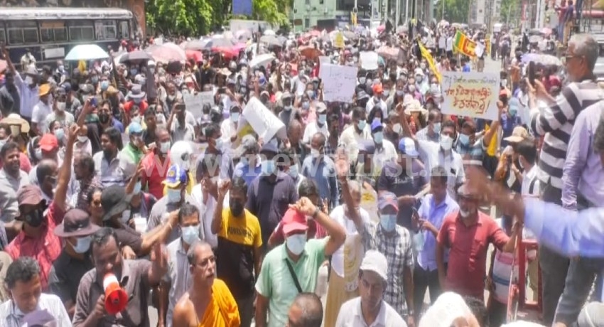Trade Unions stage massive protest in Kurunegala