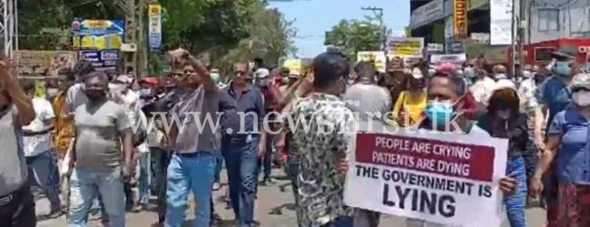 NPP protests in Maharagama defying curfew