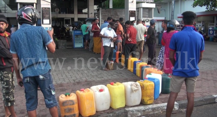 Long queues for fuel as curfew lifted briefly on Friday (13)