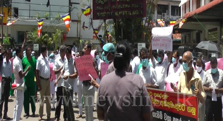 Protest against Govt in Matara; Protestors call for justice against attacks