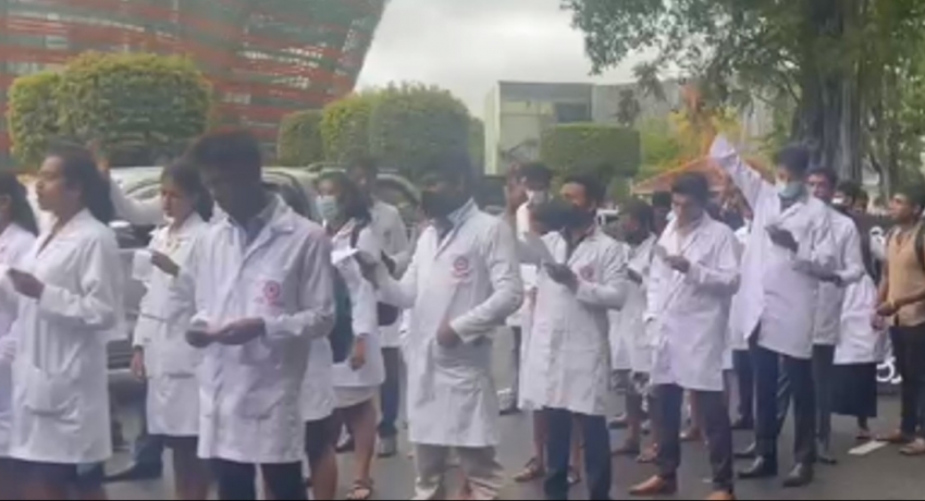 Medical Faculty students in protest against current crisis
