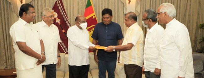 Politicians Persona Non Grata until crisis is solved, says Malwathu Mahanayake Thero