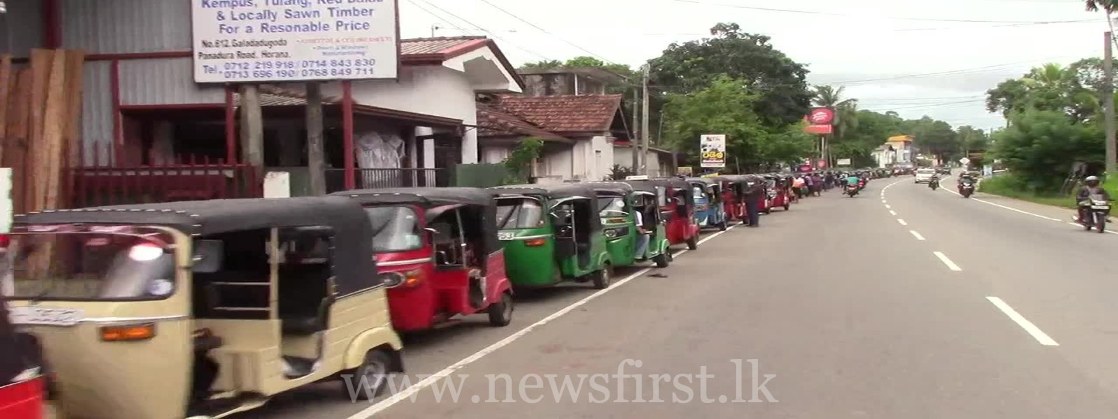 Sri Lanka: Thousands line up at filling stations as Minister admits petrol shortage