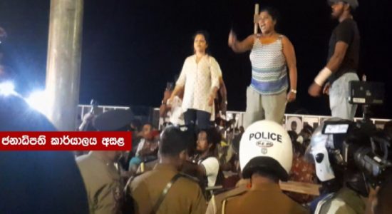 Cops prevent protestors from building platform