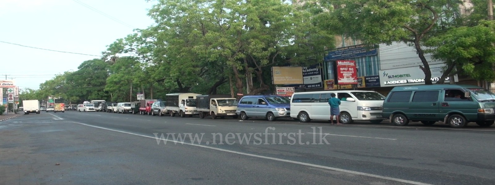 Long queues for fuel as curfew lifted briefly on Friday (13)