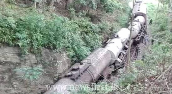 Fuel train derails in Rambukkana