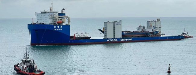 Chinese vessel transports three barges to Colombo