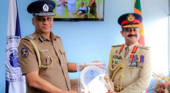 Police Honours Greet New Army Commander at Police HQ