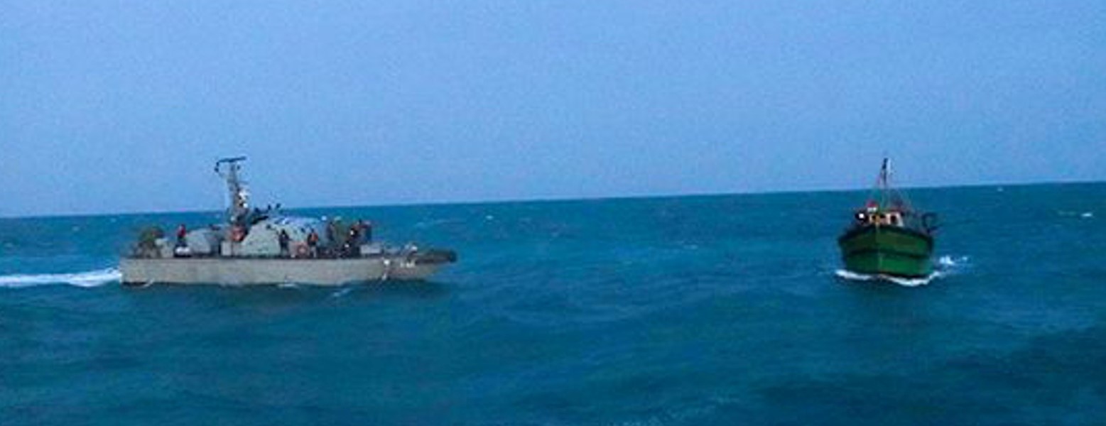 Navy nabs 5 Indian fishermen poaching in Sea of SL