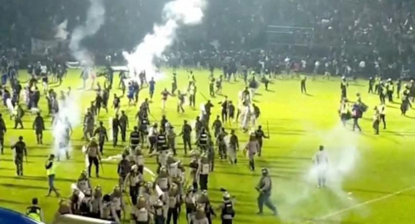 Stampede, riot at Indonesia soccer match kill 129, league suspended