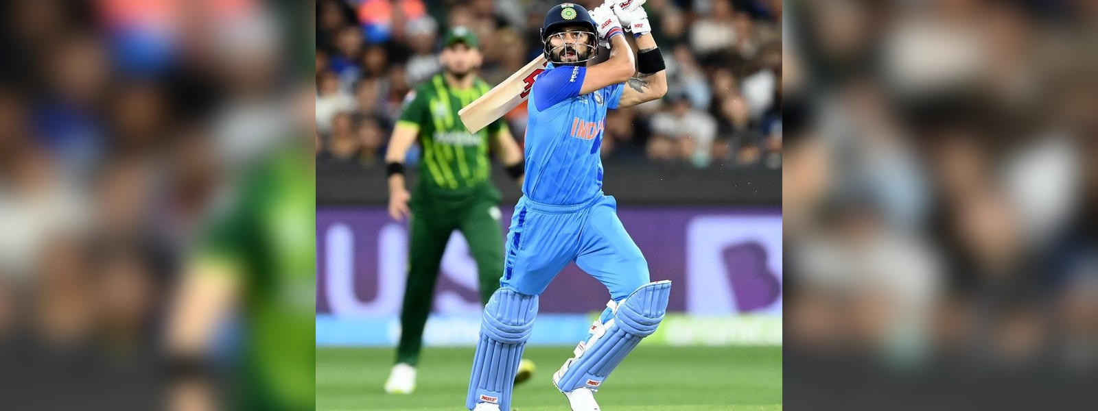 Kohli masterclass helps India beat Pakistan at MCG