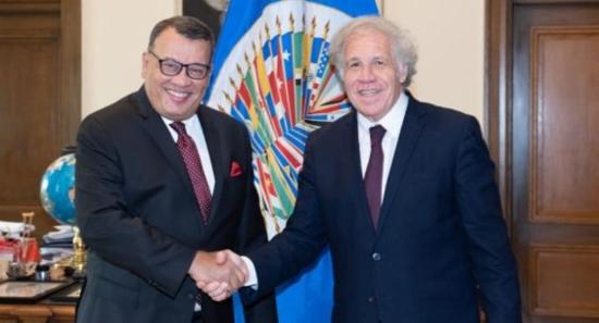 Amb. Samarasinghe presents credentials to OAS