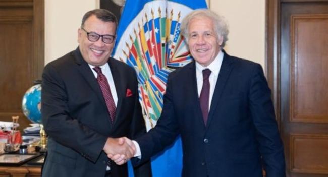 Amb. Samarasinghe presents credentials to OAS