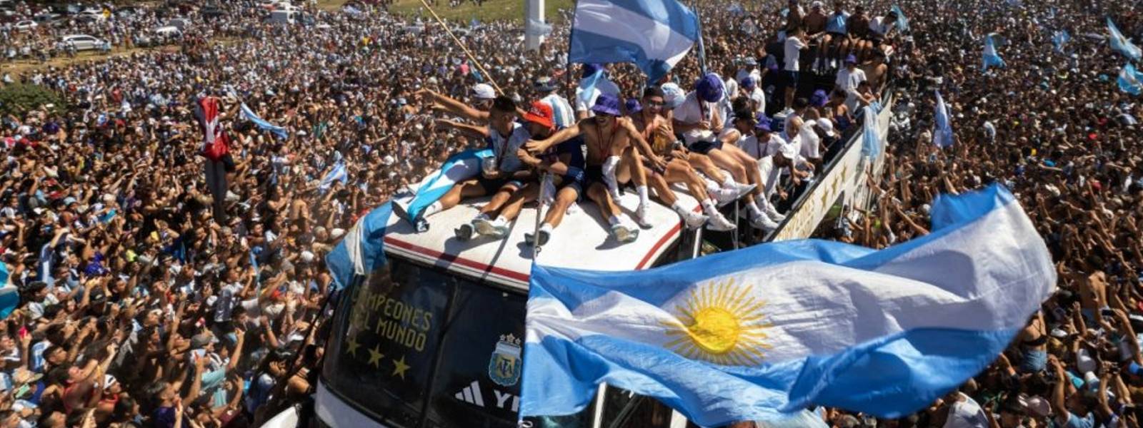 Argentina abandon Buenos Aires bus parade