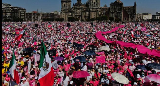Huge crowds protest Mexican government attempts to reduce funding for elections