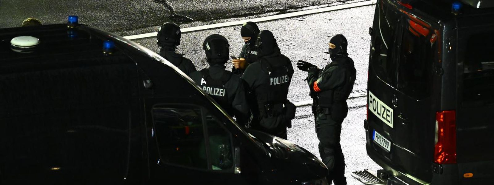 Gunman with child hostage at Hamburg Airport