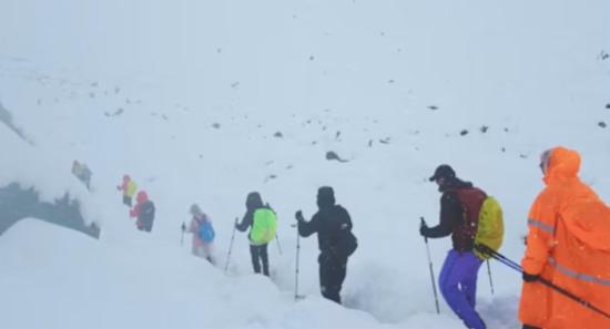 All Stranded Everest Hikers Evacuated