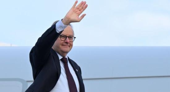 Aus PM's Plane Makes Emergency Landing in US