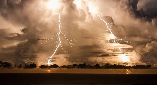 Severe Lightning Alert Issued for Four Provinces