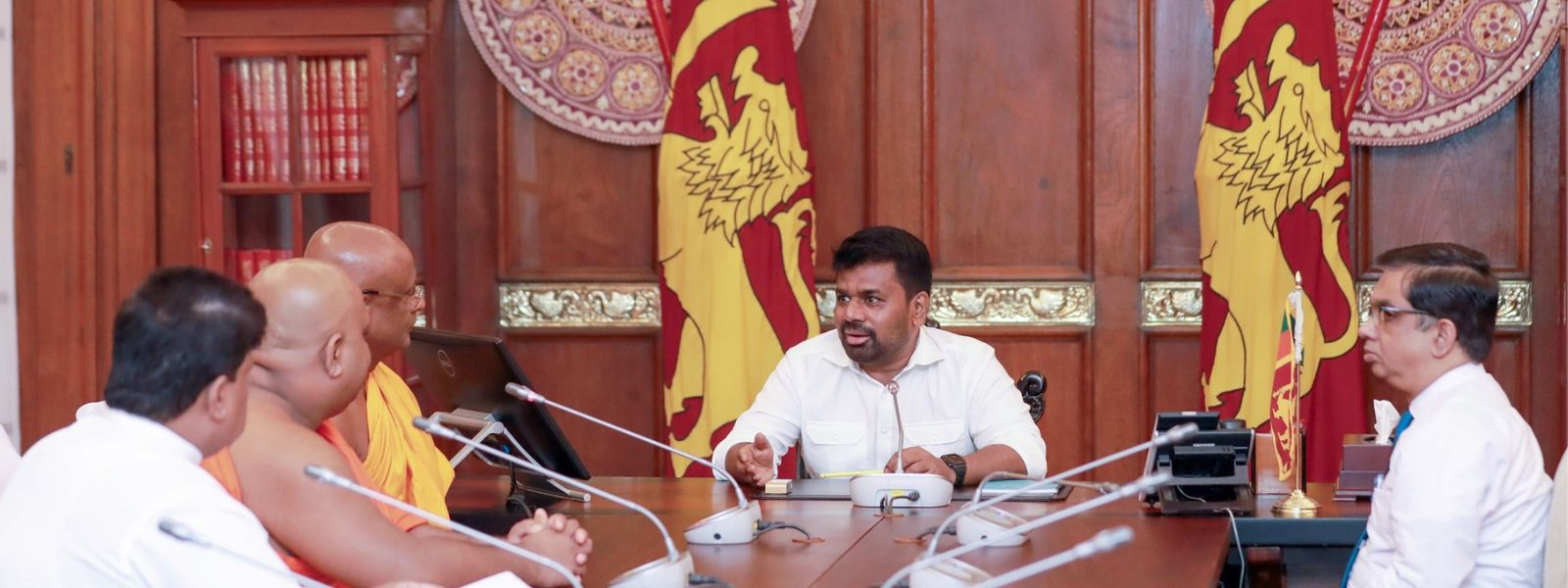 Malwathu, Asgiri Praise Rebuilding Efforts