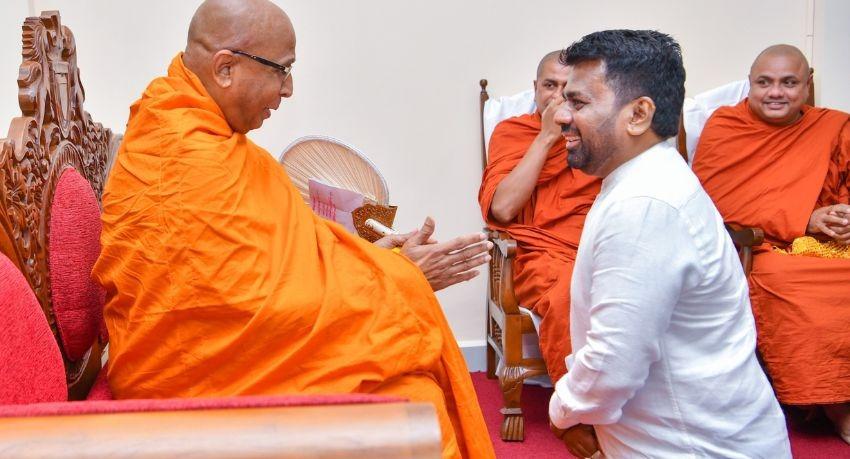 President Receives New Year Blessings