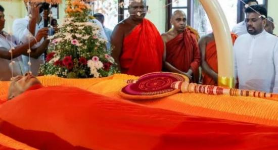 AKD Pays Respects to Late Siri Wimala Thera