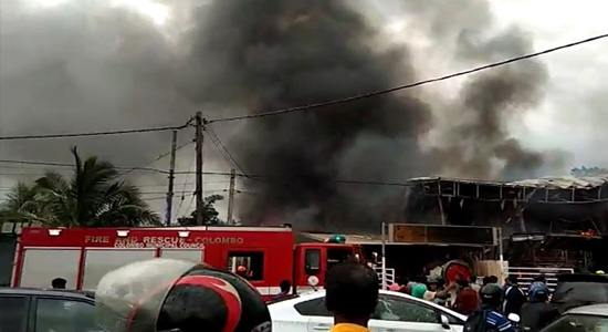 කොට්ටාවේ ගින්නෙන් ගොඩනැගිලි 3ක් විනාශයි