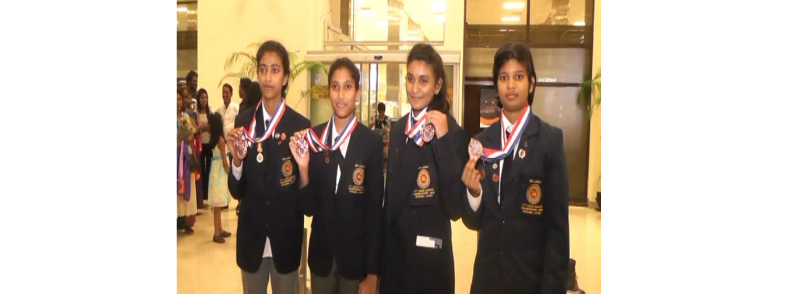 ආසියානු පදක්කම් දිනූ ශ්‍රී ලංකා කණ්ඩායම දිවයිනට