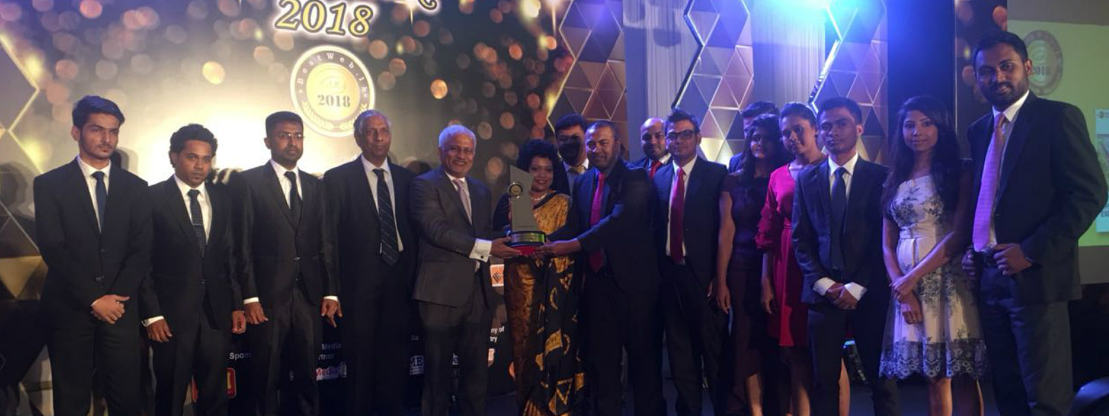 newsfirst.lk රන් සම්මානයෙන් පිදුම් ලබයි