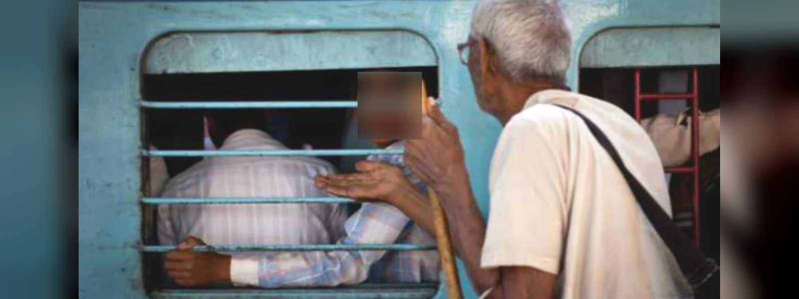 දුම්රියේ වෙළෙඳාම් සහ සිඟමනේ යෙදුණු 15ක් අත්අඩංගුවට