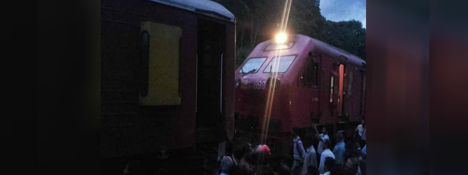 පනලියදී දුම්රිය දෙකක් ගැටෙයි: 32 දෙනෙකුට තුවාල
