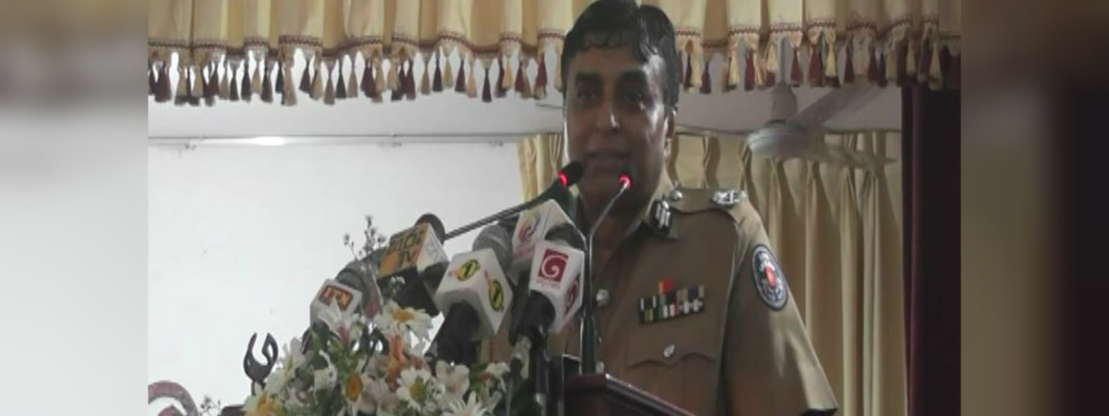 මම ආදර්ශවත් නැත්නම් මට ඒ ගැන කියන්න - පොලිස්පති