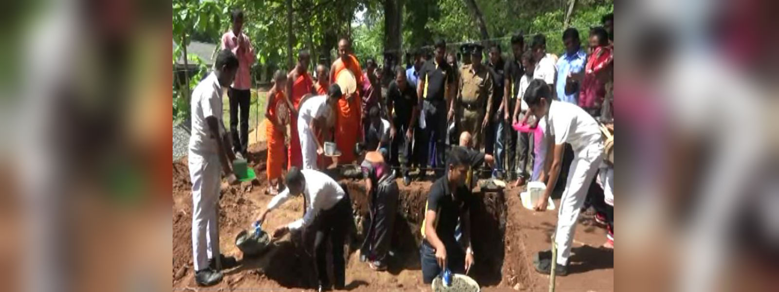 දියවින්නේ දරුවන්ගේ පවස නිවා ලූ ගම්මැද්ද..