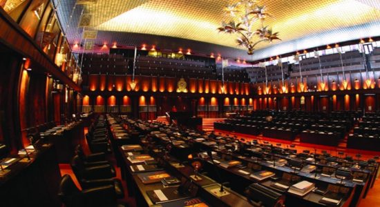 කථානායකගේ තීරණයට 121 දෙනෙක් පක්ෂ වෙති