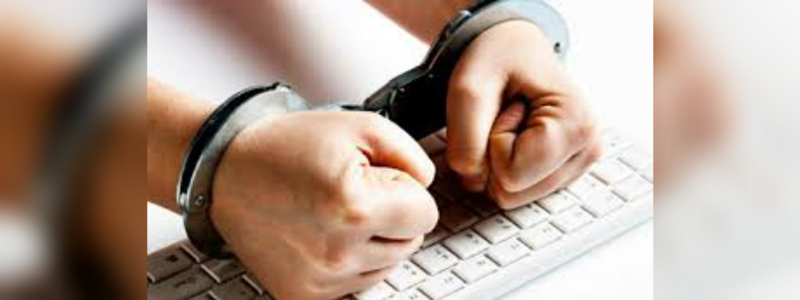 Facebook හරහා මුදල් වංචා කළ තරුණයෙක් අත්අඩංගුවට