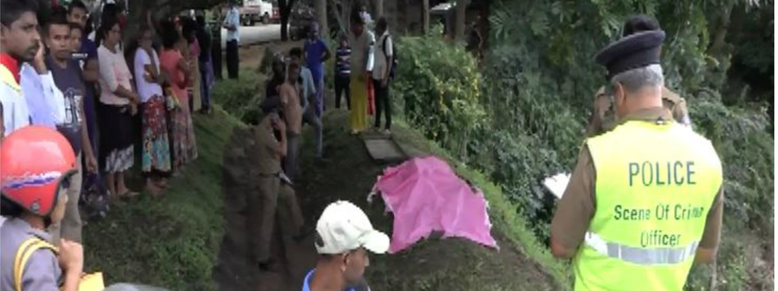 බිරිඳට පිහියෙන් ඇණ සැමියා ගඟට පනී