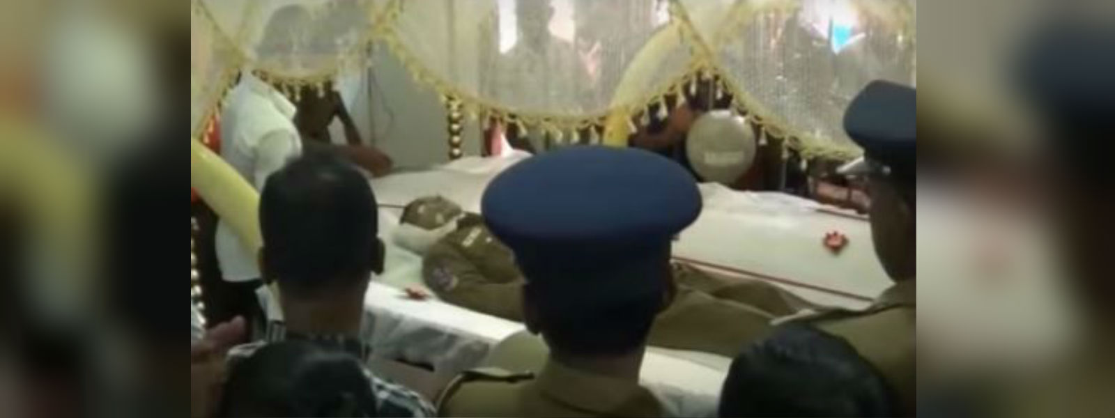 සැරයන් ඉන්දිකගේ දේහයට ජනපති අවසන් ගෞරව දක්වයි