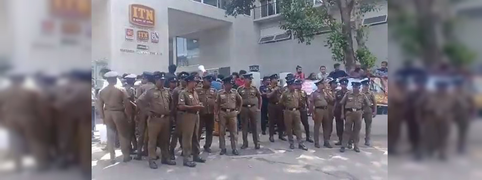ස්වාධීන රූපවාහිනි පරිශ්‍රයේ උණුසුම් තත්ත්වයක්.. 