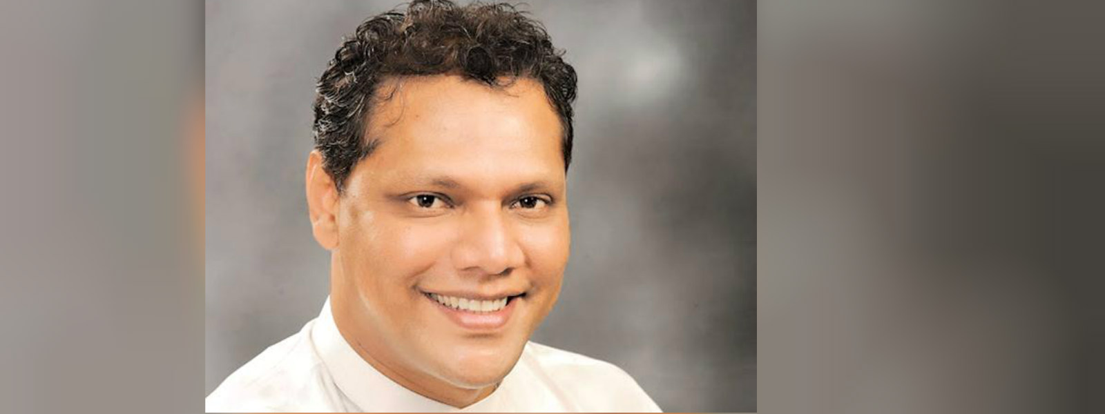 ශ්‍රීලනිප නව මහලේකම් දළඳා සමිඳුන් වැඳපුදා ගනී