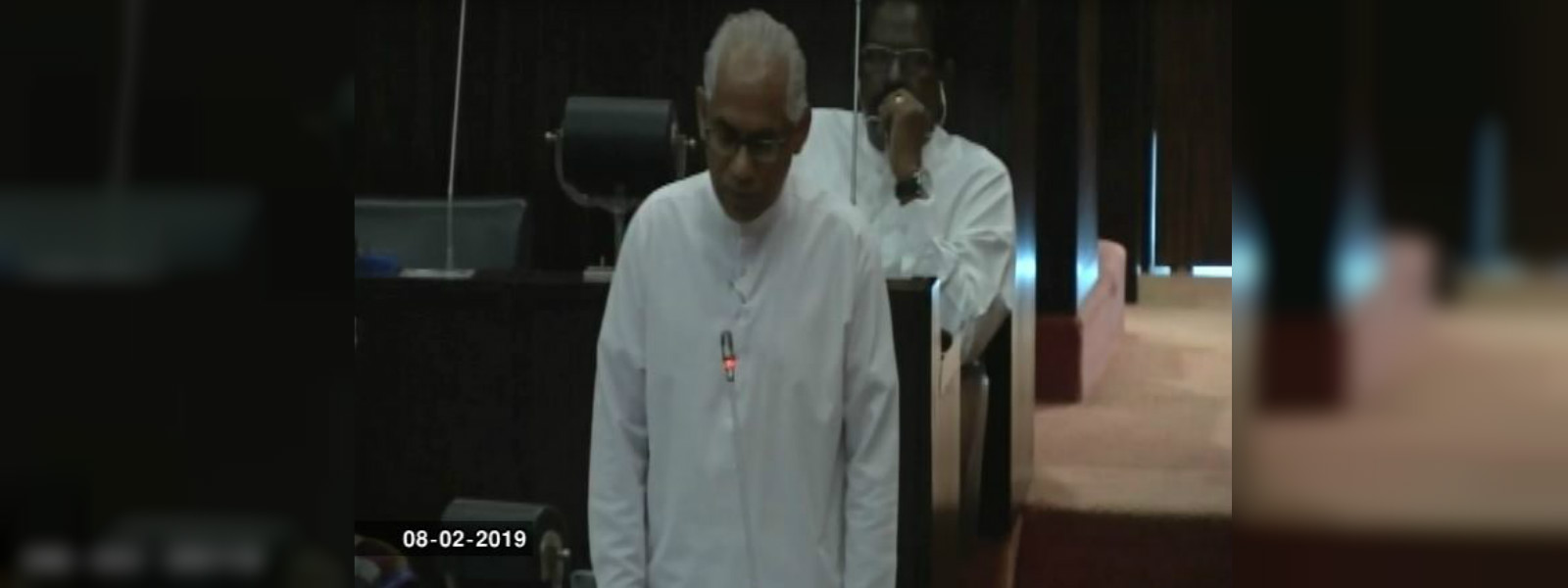 රාජ්ය සේවකයින්ට යළි ත් තීරුබදු රහිත වාහන බලපත්ර