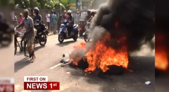 විරෝධතා මැද දෙවට වෙරළේ අනවසර ඉදිකිරීම් ඉවතට