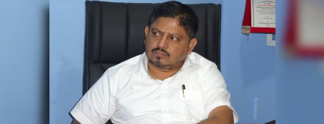 කාදර් මස්තාන්ගේ කැබ් රථයේ ගැටී 3 දෙනෙකුට තුවාල