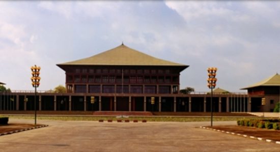 අමාත්‍යංශ දෙකක වැය ශීර්ෂ පරාජයට පත්වෙයි
