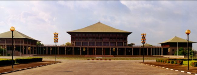 අමාත්‍යංශ දෙකක වැය ශීර්ෂ පරාජයට පත්වෙයි